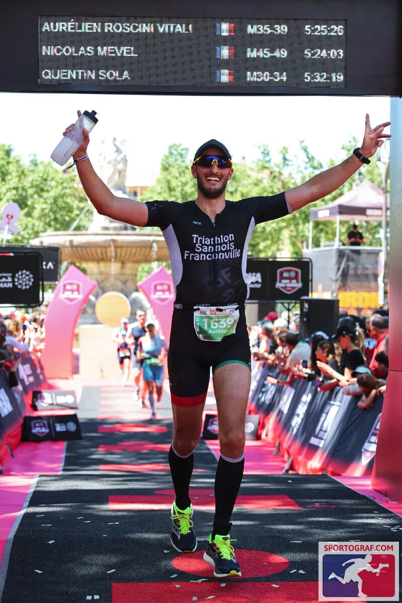 Ostéopathe du triathlon : Aurélien Roscini Vitali à l'arrivée d'un Ironman 70.3, après 5 h 25 de course