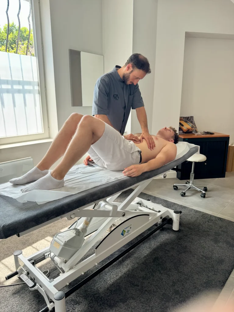 Technique viscérale du diaphragme et de l'estomac en séance d'ostéopathie