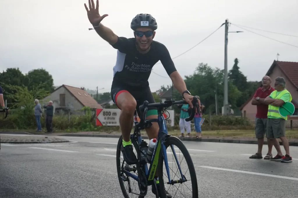 Aurélien Roscini Vitali, ostéopathe du sport, sur la partie vélo de l'Ironman 70.3 de Vichy