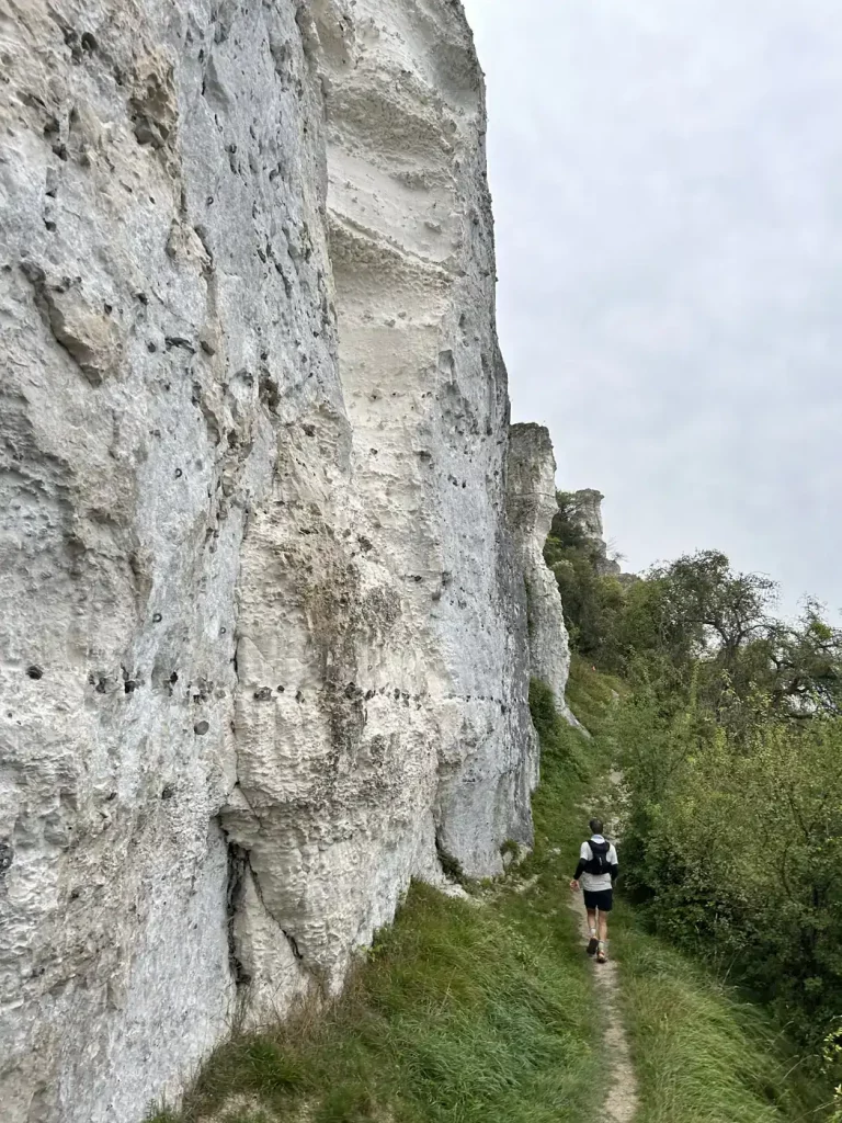 Sentier de crête sur le trail des Rois Maudits, 60 km