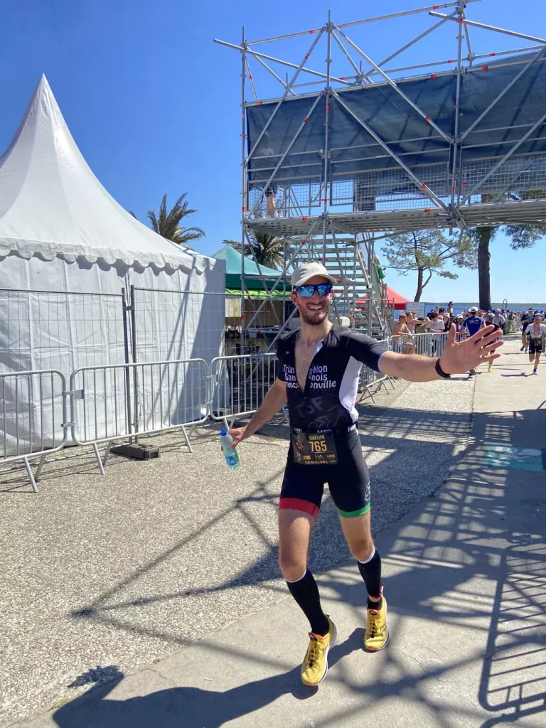 Aurélien Roscini Vitali à l'arrivée du triathlon longue distance Frenchman